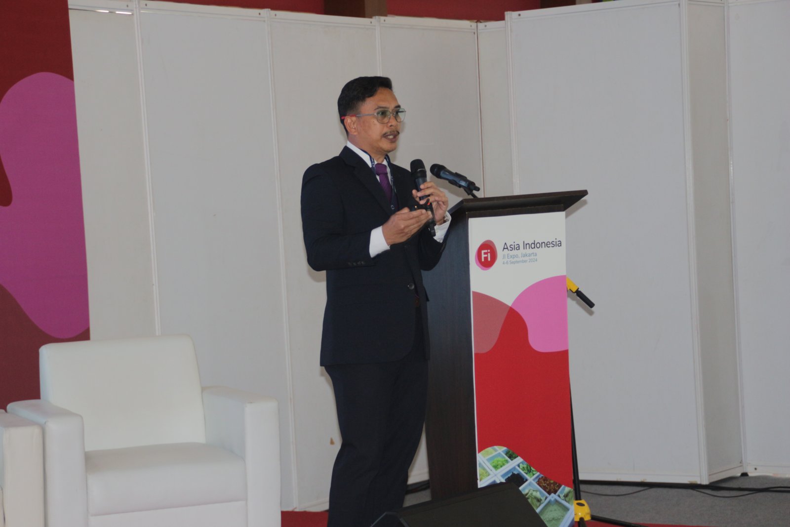 Keynote speaker addressing the conference from the podium